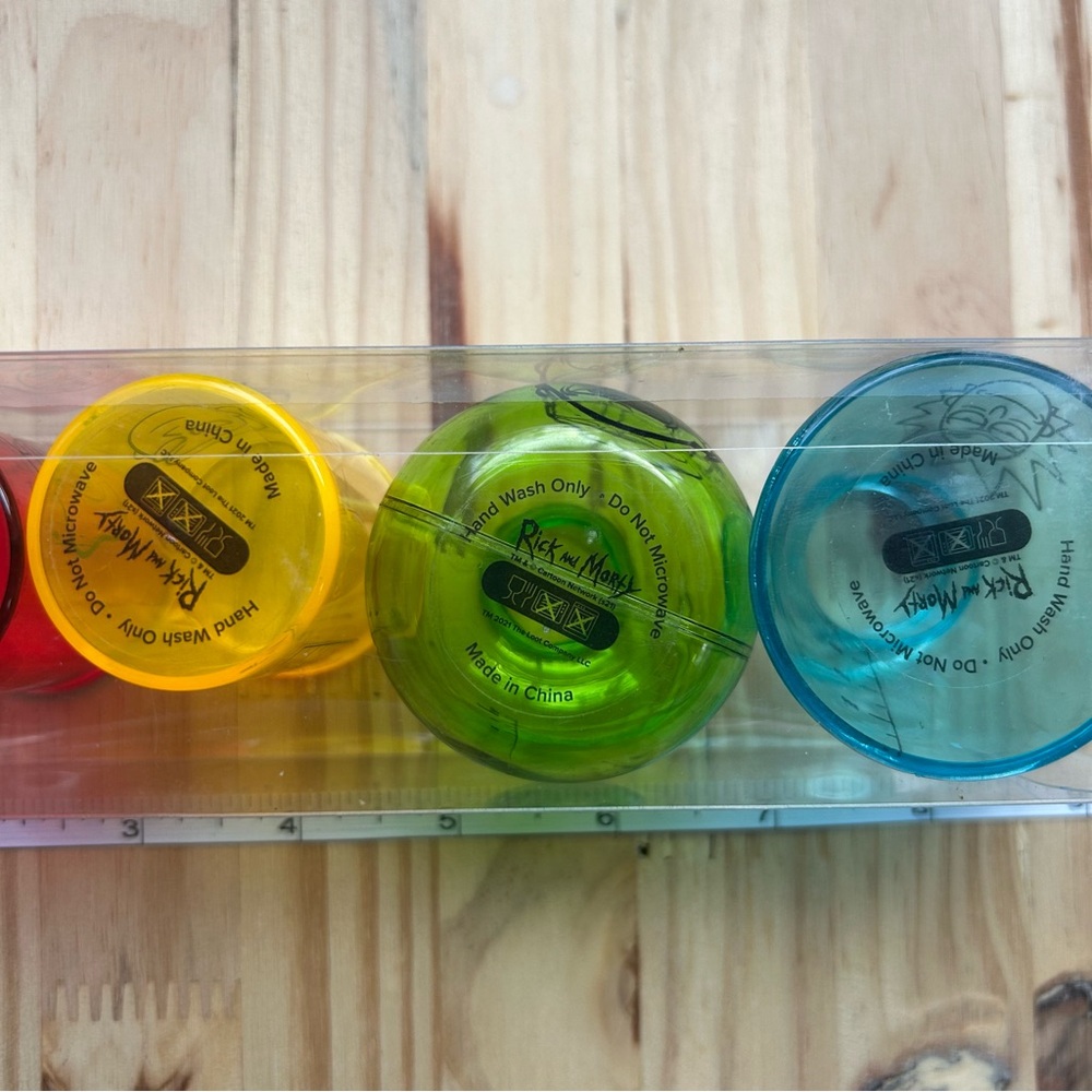 NWB Loot Crate Sci-Fi Rick & Morty Mini Beaker Plastic Shot Glass Set - Picture 6 of 9
